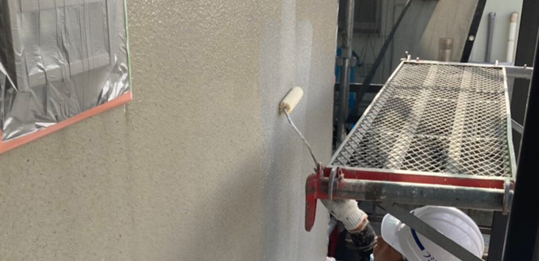 飯塚市 外壁下塗りとヒビ割れ補修
