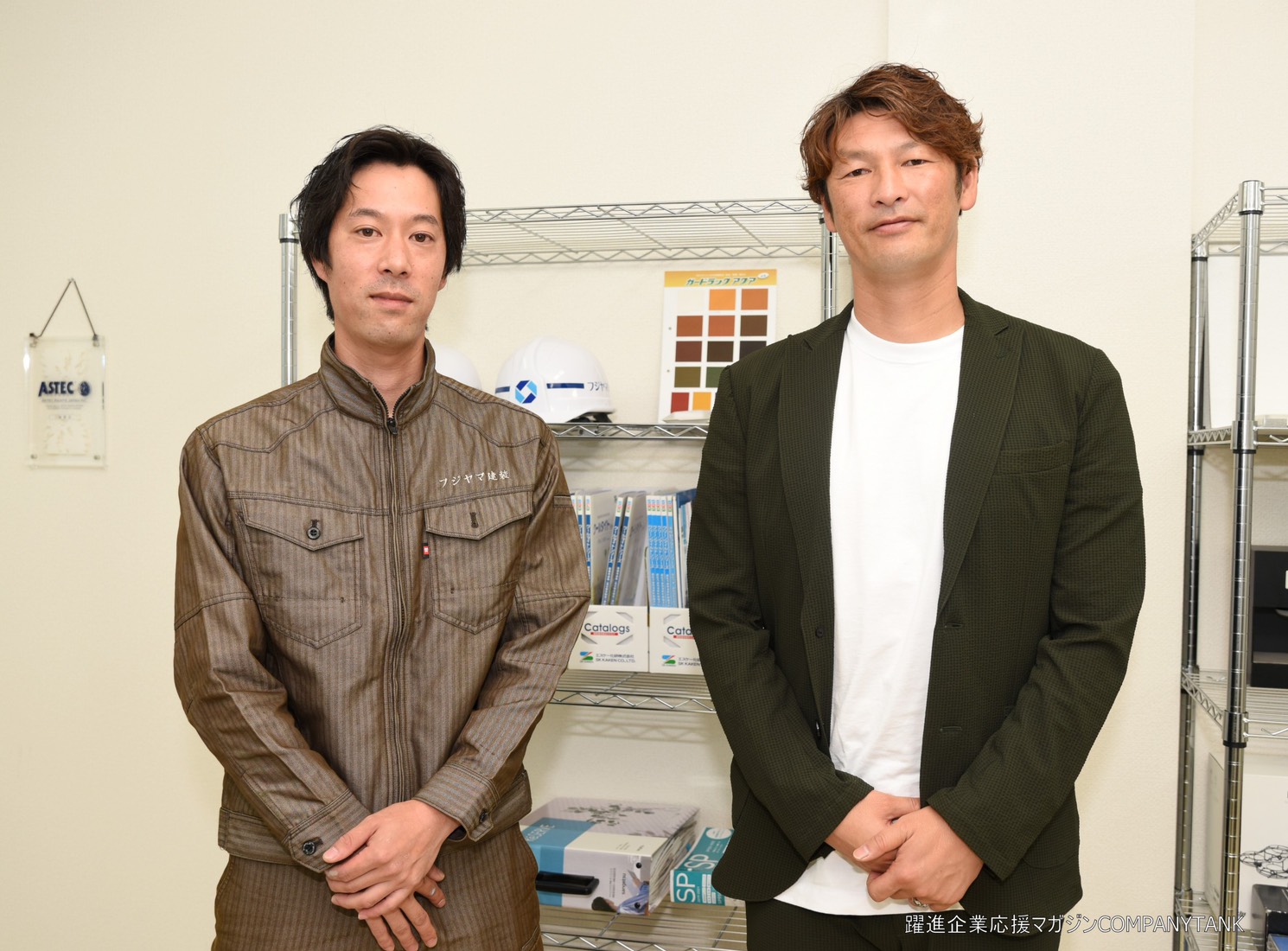 対談後記念撮影 (右)巻誠一郎さん (左)藤嶋高弘