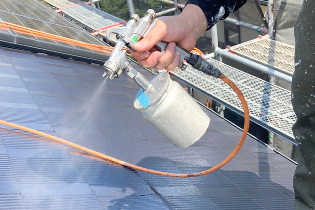 フジヤマ建装の光触媒コーティング：屋根施工時