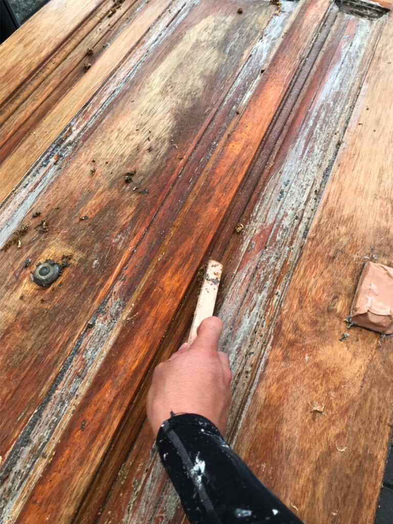 匠の技！木製玄関ドア塗装 写真4