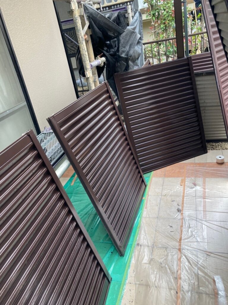 福岡県筑紫野市 雨戸塗装 中塗り完了 写真6