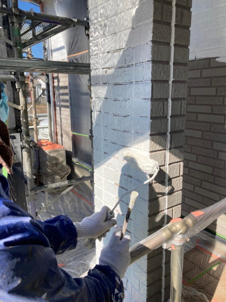 福岡県久留米市 外壁塗装 下塗り作業 写真5