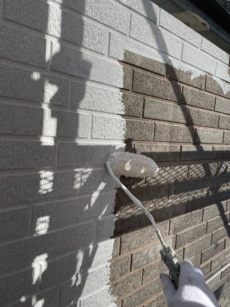福岡県久留米市 外壁塗装 下塗り作業 写真6