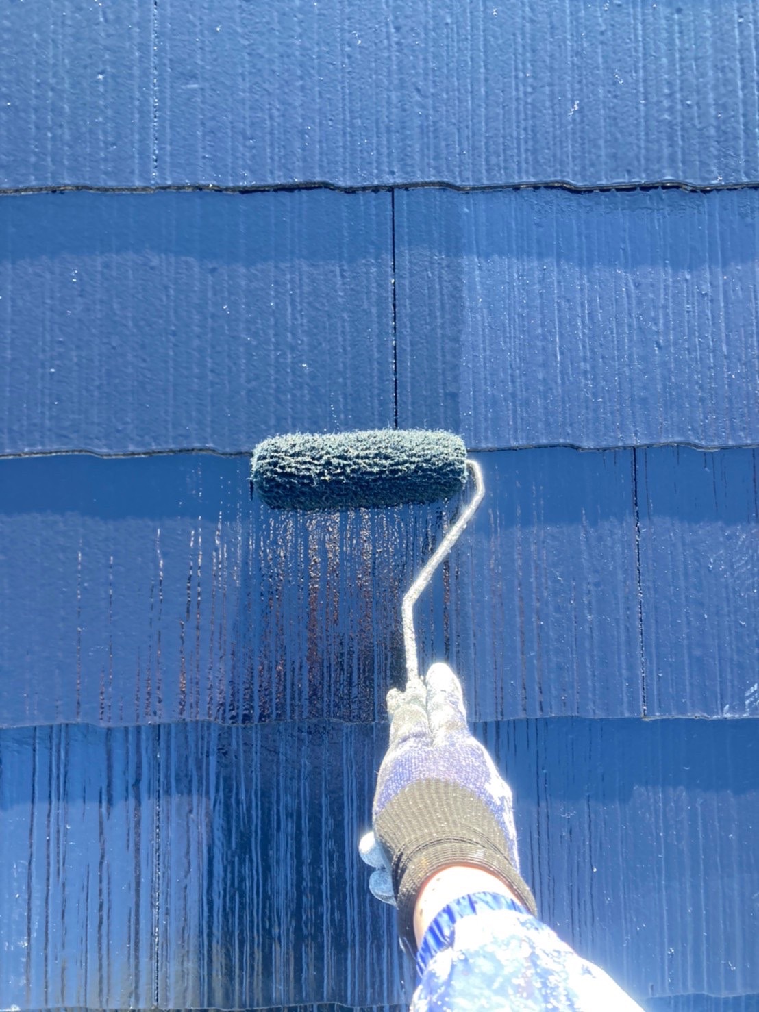 福岡県糟屋郡 屋根塗装 上塗り作業 写真2