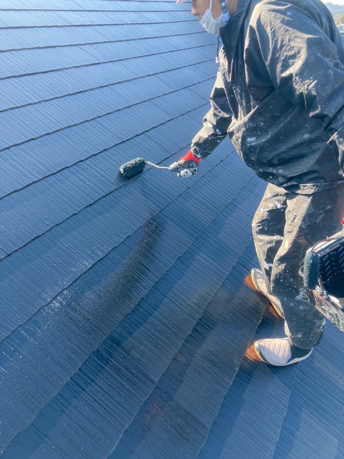 福岡県糟屋郡 屋根塗装 上塗り作業 写真3
