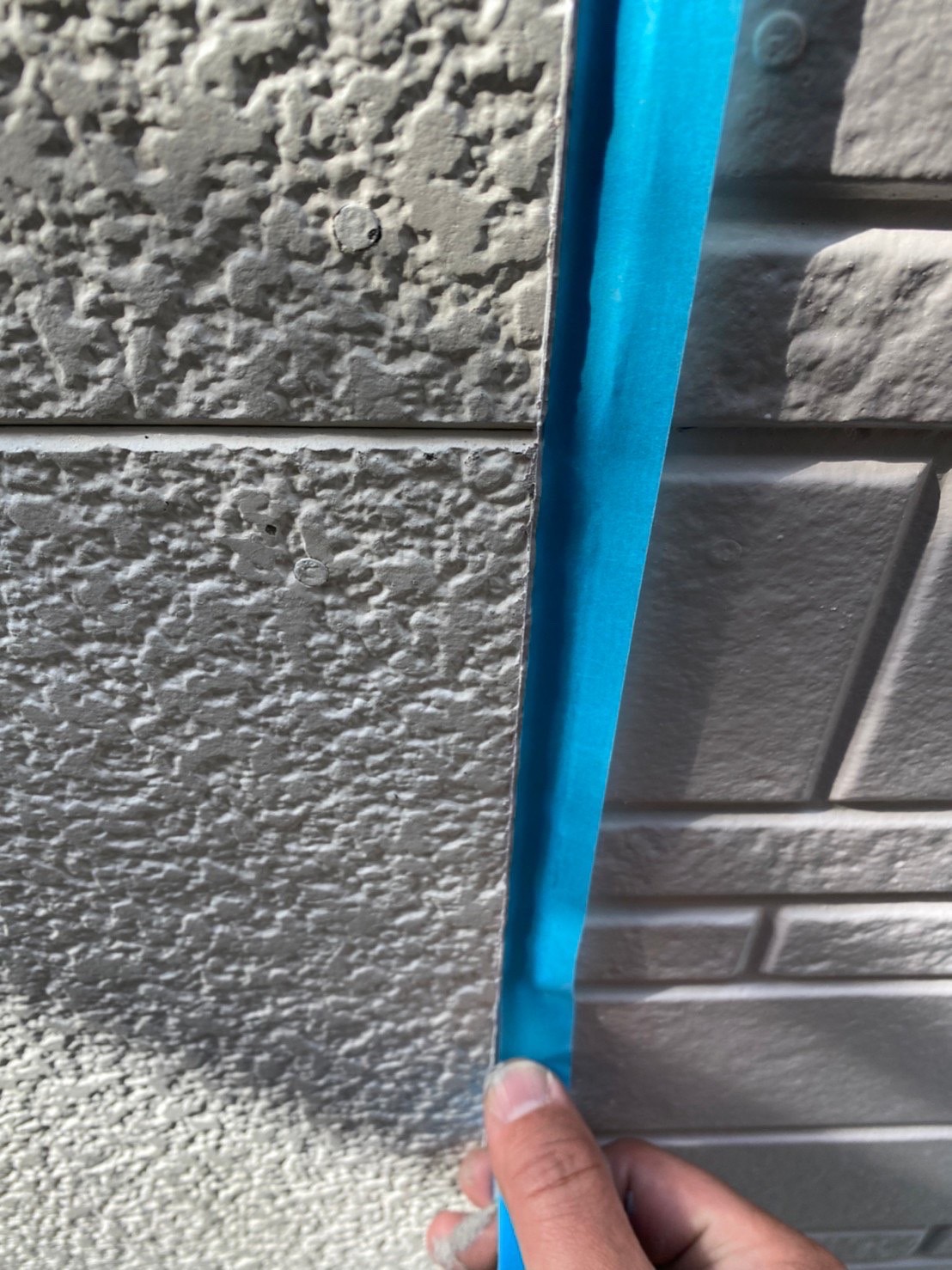 福岡県春日市 外壁塗装(アクセント部分) 塗装前養生 写真1