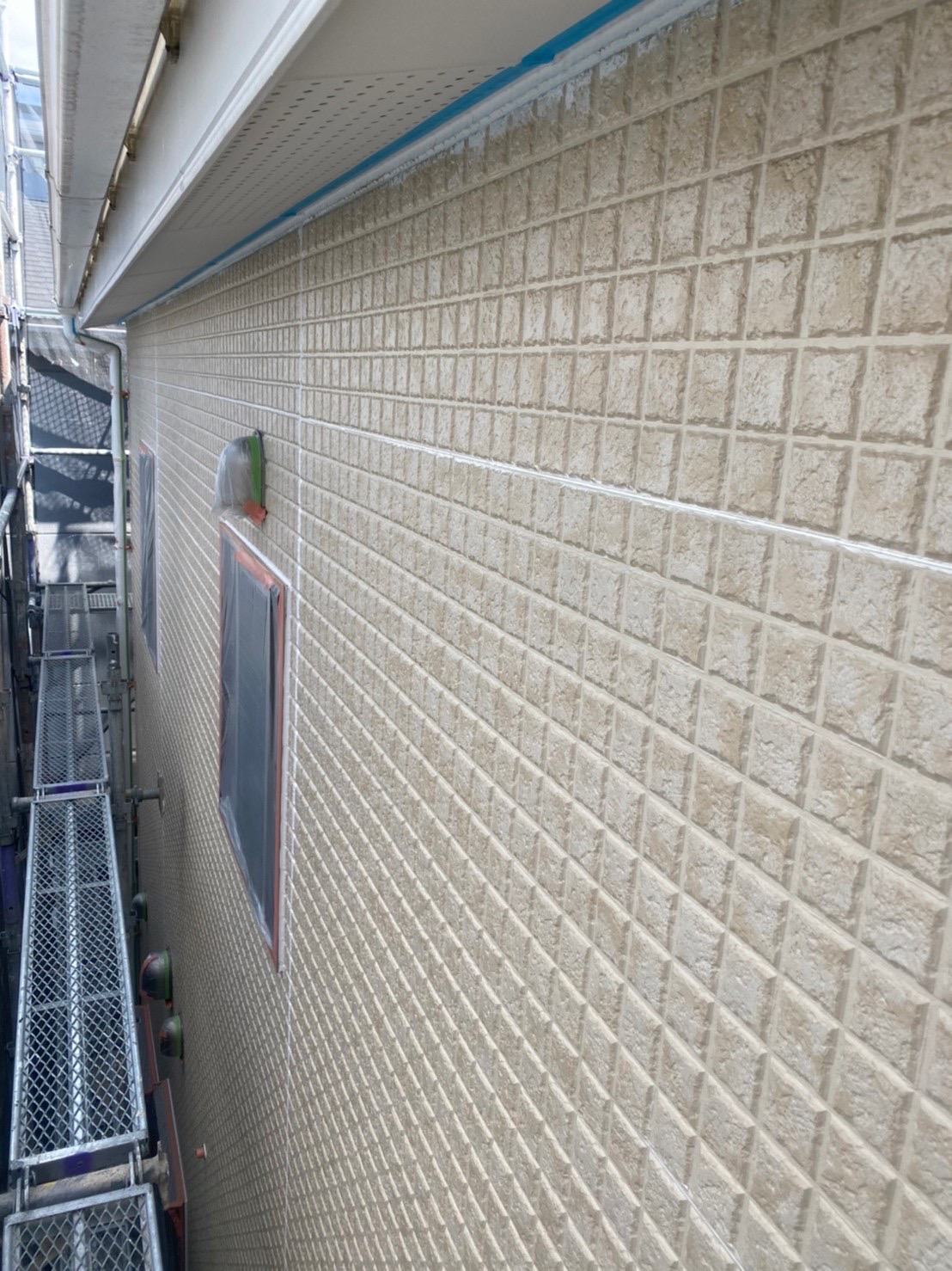 福岡県春日市(No.37) 外壁塗装 サイディング隙間埋め完了 写真7