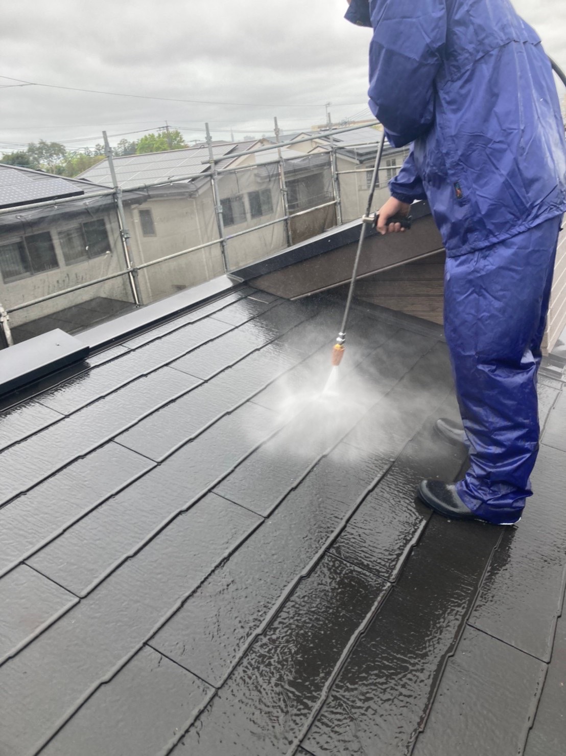 福岡県福岡市西区(No.38) 屋根の高圧洗浄作業 写真3