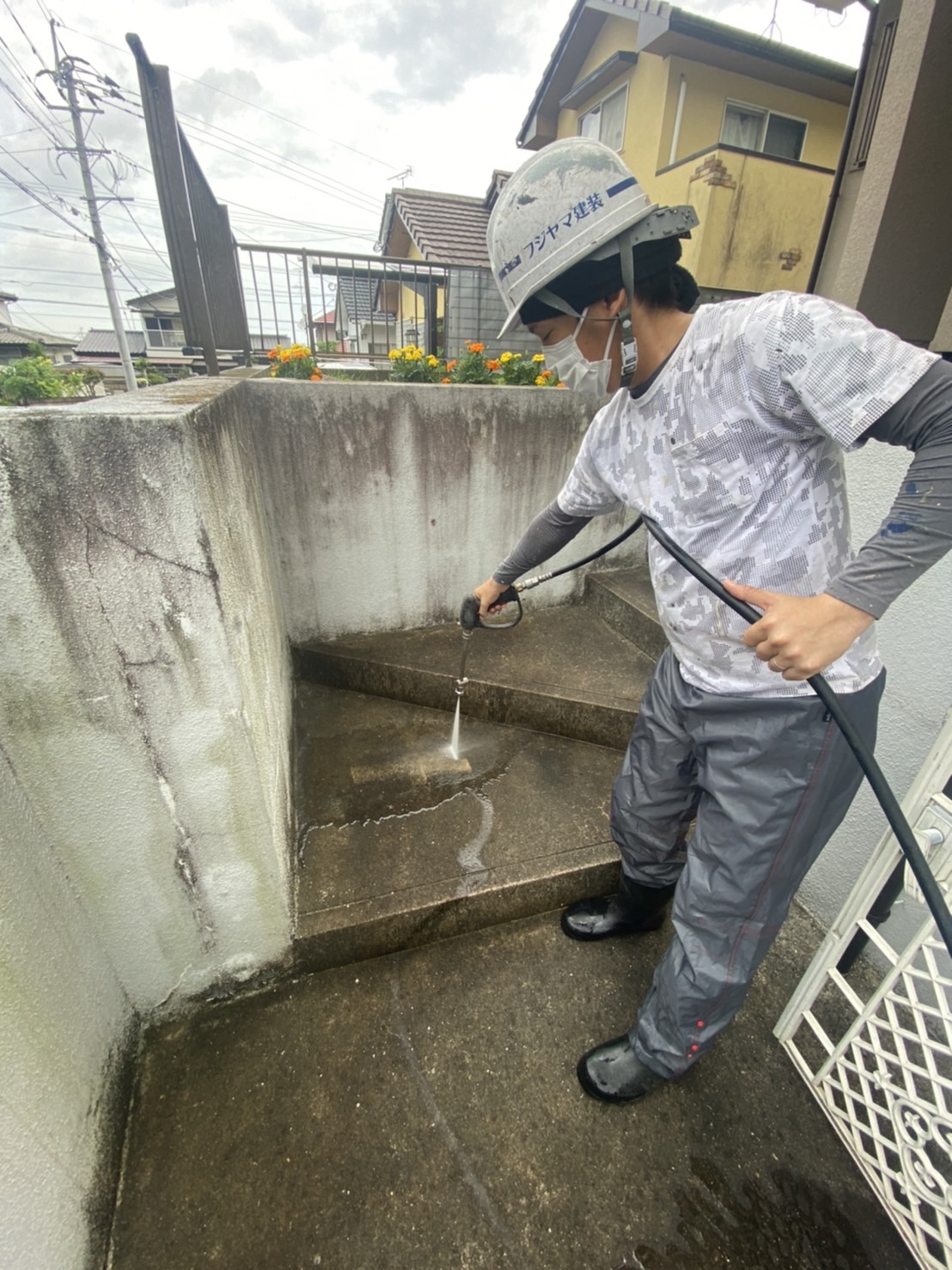 福岡県大野城市(No.42) 高圧洗浄作業 玄関アプローチ階段 写真7