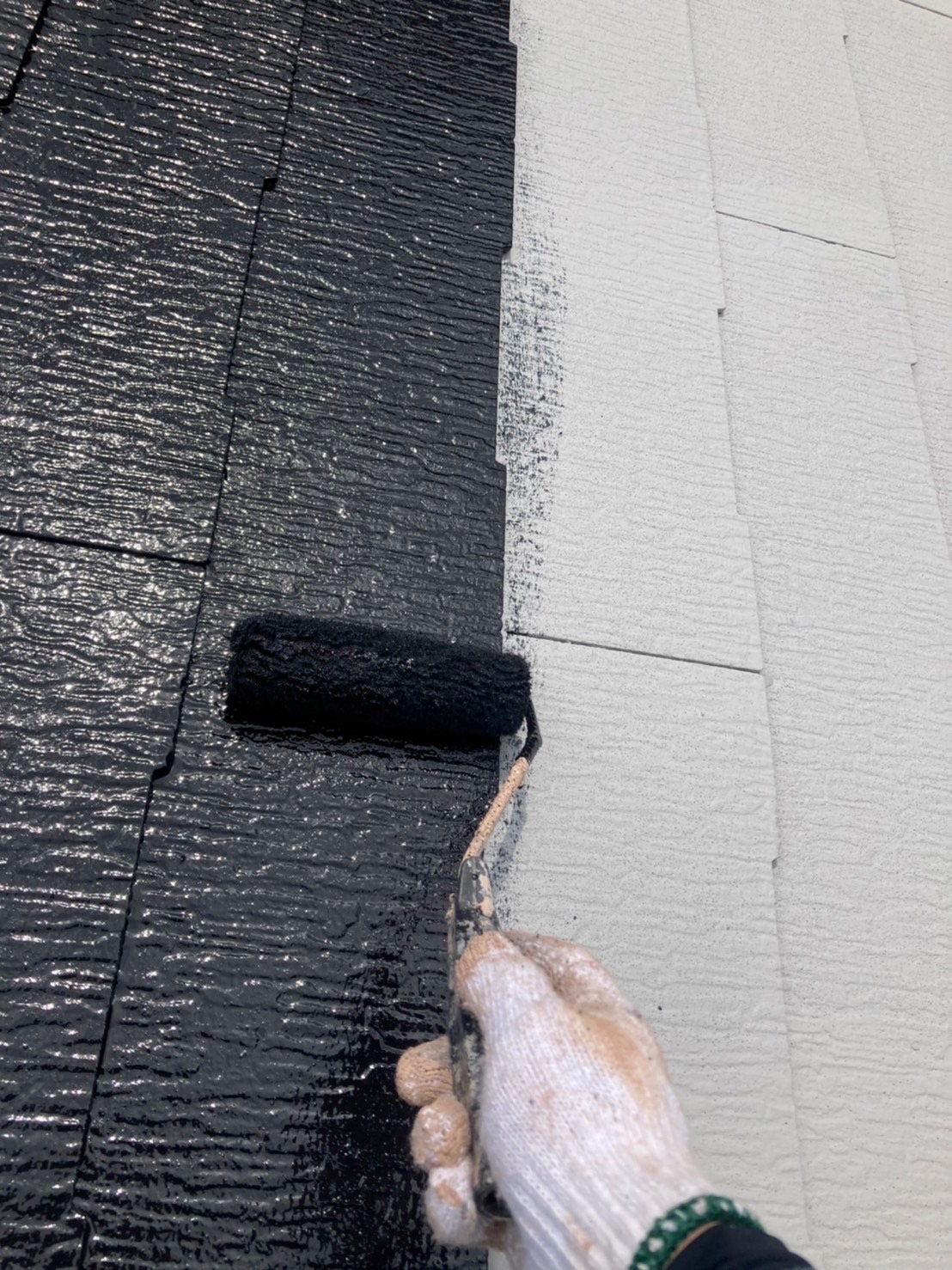 福岡県福岡市中央区 アパート改修工事 屋根中塗り作業 写真2