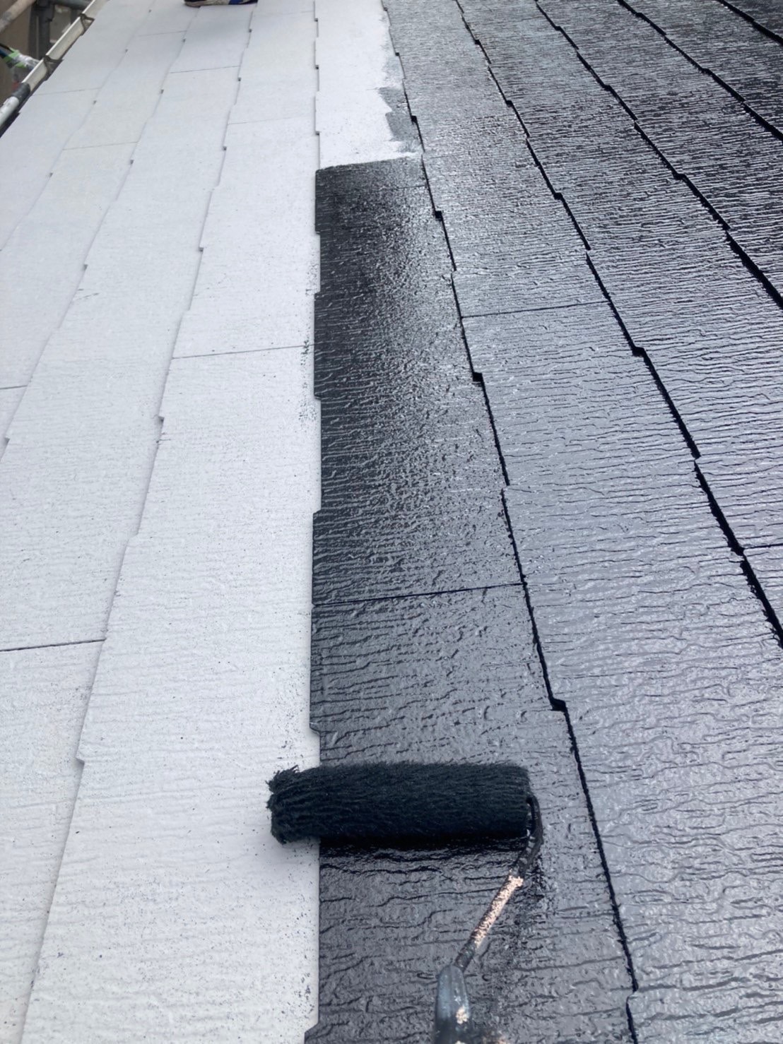 福岡県福岡市中央区 アパート改修工事 屋根中塗り作業 写真3