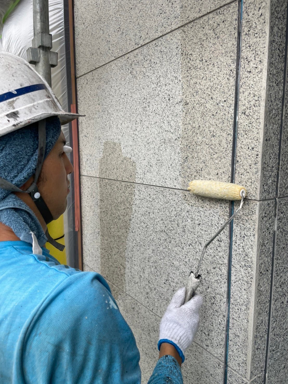 福岡県福岡市中央区 M様邸 外壁下塗り作業 写真3