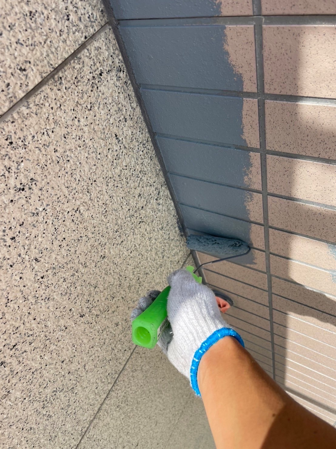 福岡県福岡市中央区 M様邸 外壁ダブルトーン面・中塗り作業 写真3