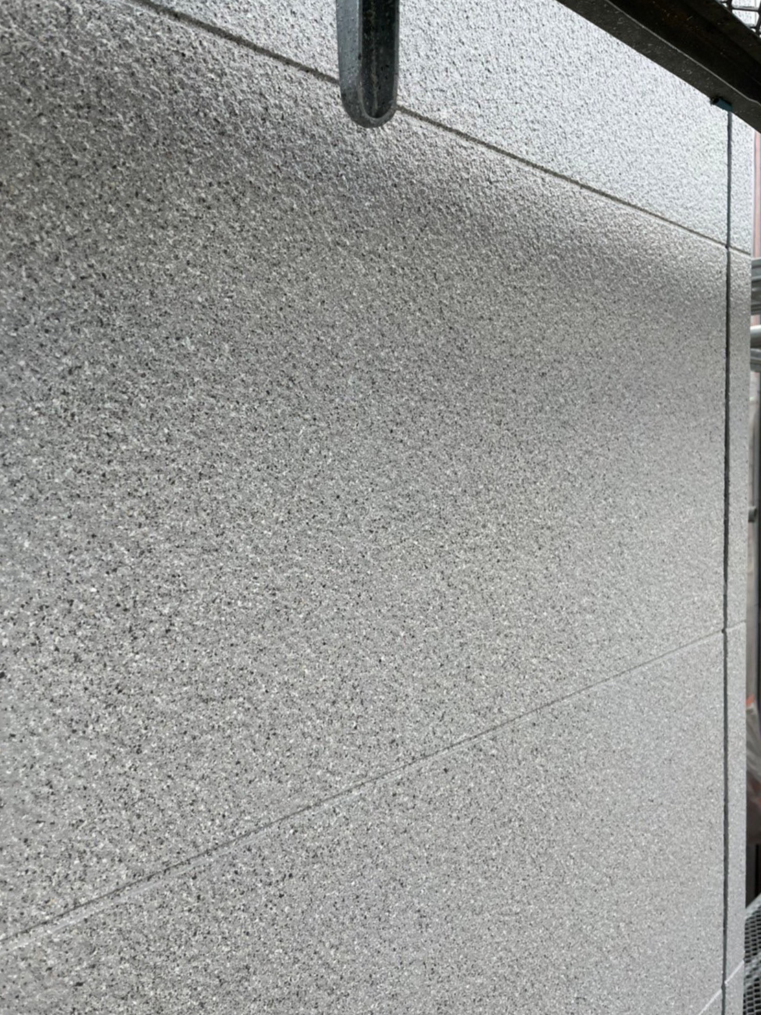 福岡県福岡市中央区 M様邸 外壁グラナートSP面 トップコート吹き付け完了 写真6