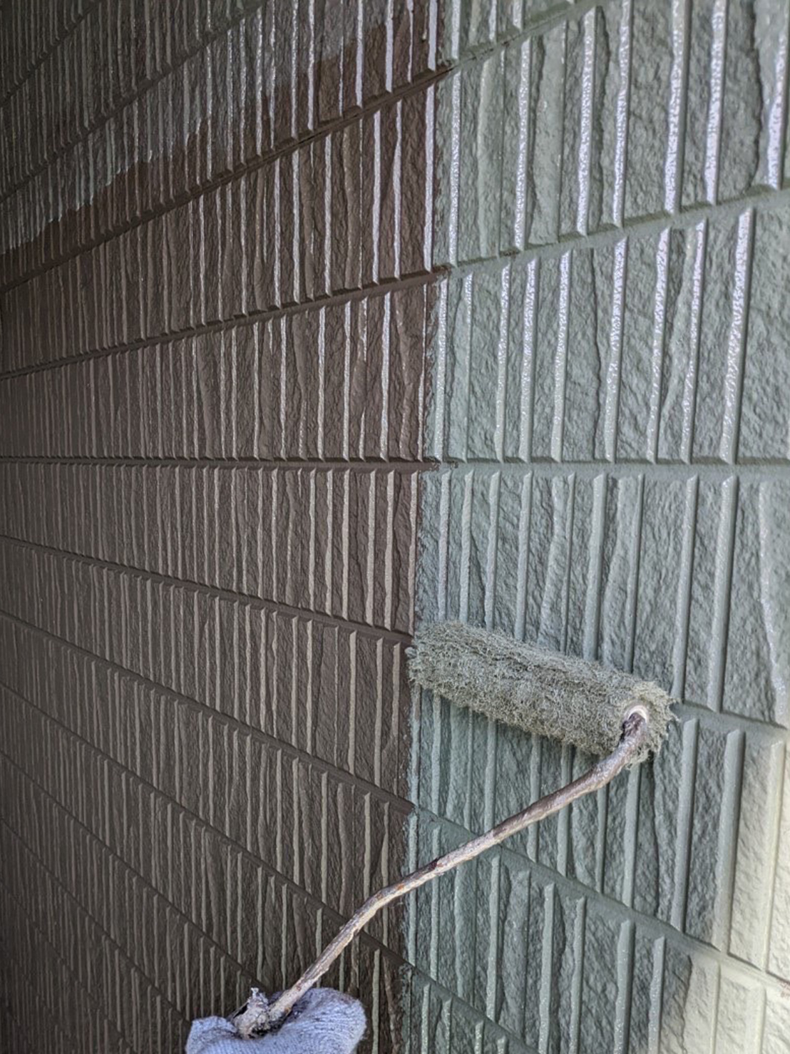 福岡県久留米市 K様邸 外壁塗装 玄関ポーチ中塗り作業 写真11