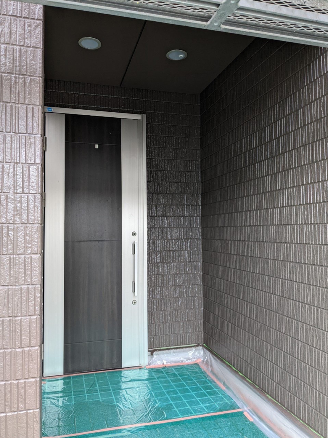 福岡県久留米市 K様邸 外壁塗装 玄関ポーチ中塗り完了 写真12