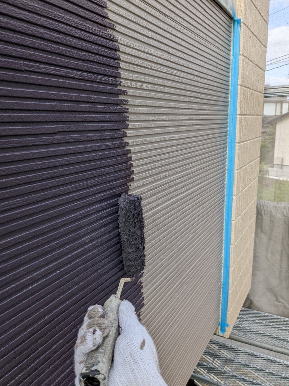 福岡県久留米市 K様邸 外壁塗装 アクセント中塗り作業 写真6