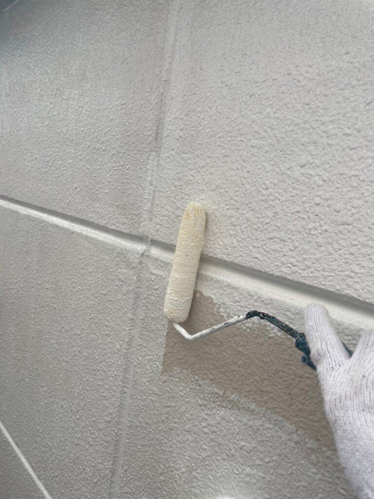 福岡県福岡市東区 テナントビル 外壁下塗り作業 写真5