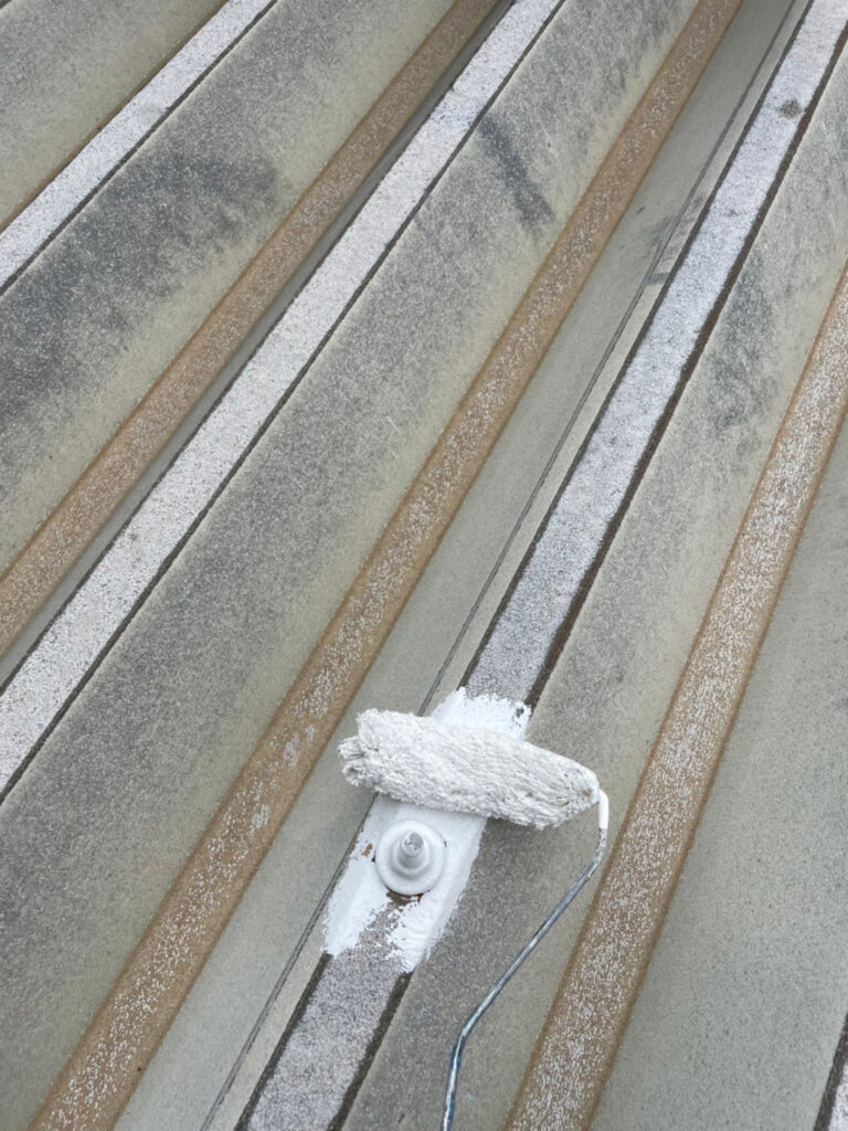 福岡県福岡市東区 テナントビル 屋根塗装・下地処理 錆止め塗装 写真4