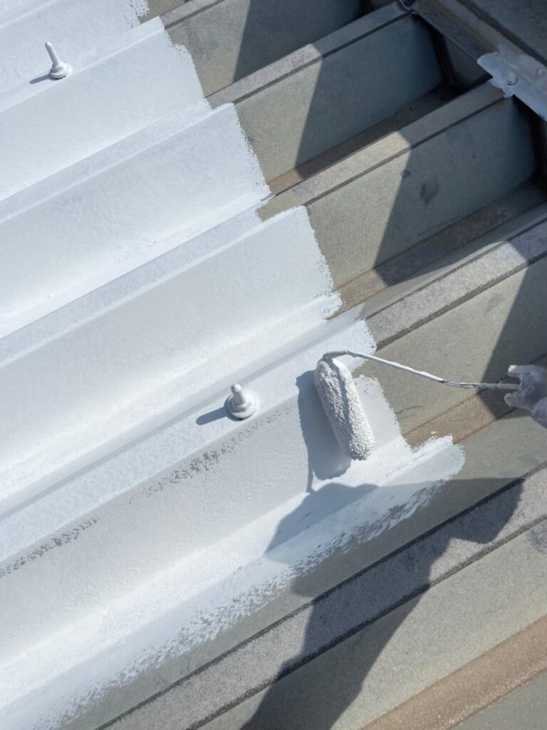 福岡県福岡市東区 テナントビル 屋根塗装・下塗り作業 写真6