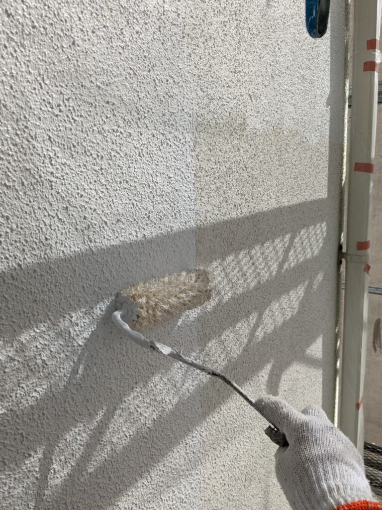 福岡県福岡市東区 W様邸 外壁塗装・下塗り作業 写真4