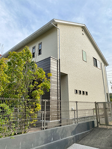 佐賀県鳥栖市 M様邸 外壁塗装・屋根塗装・光触媒コーティング 写真3：フジヤマ建装の施工事例